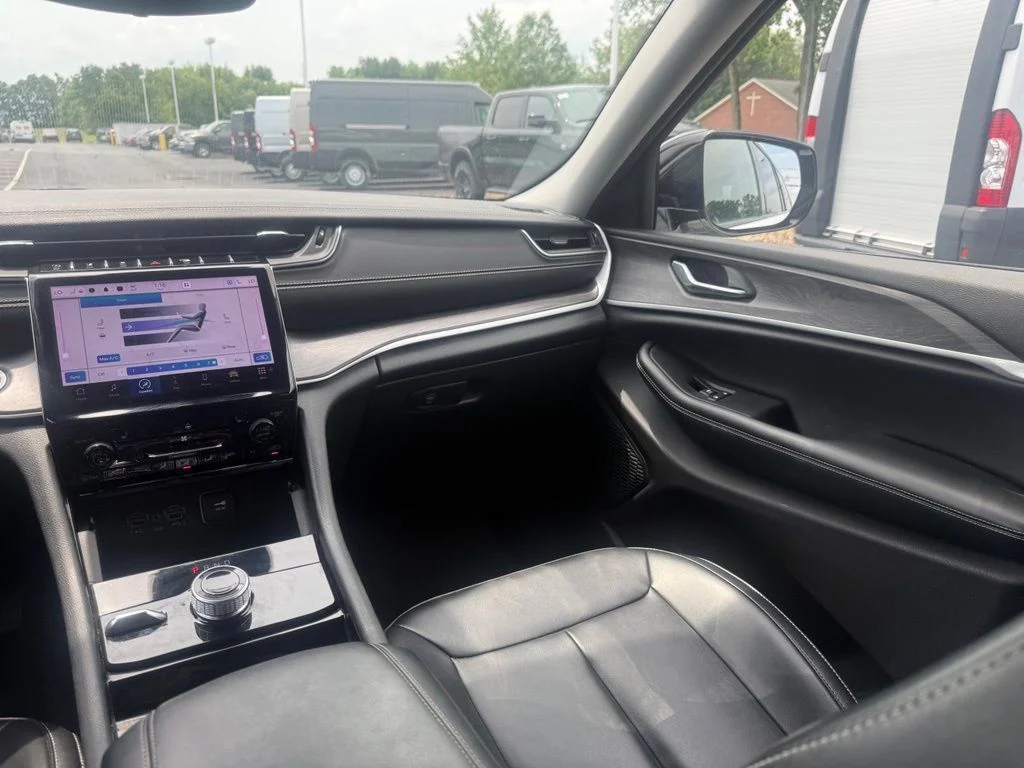 Used 2023 White Jeep Limited image 40