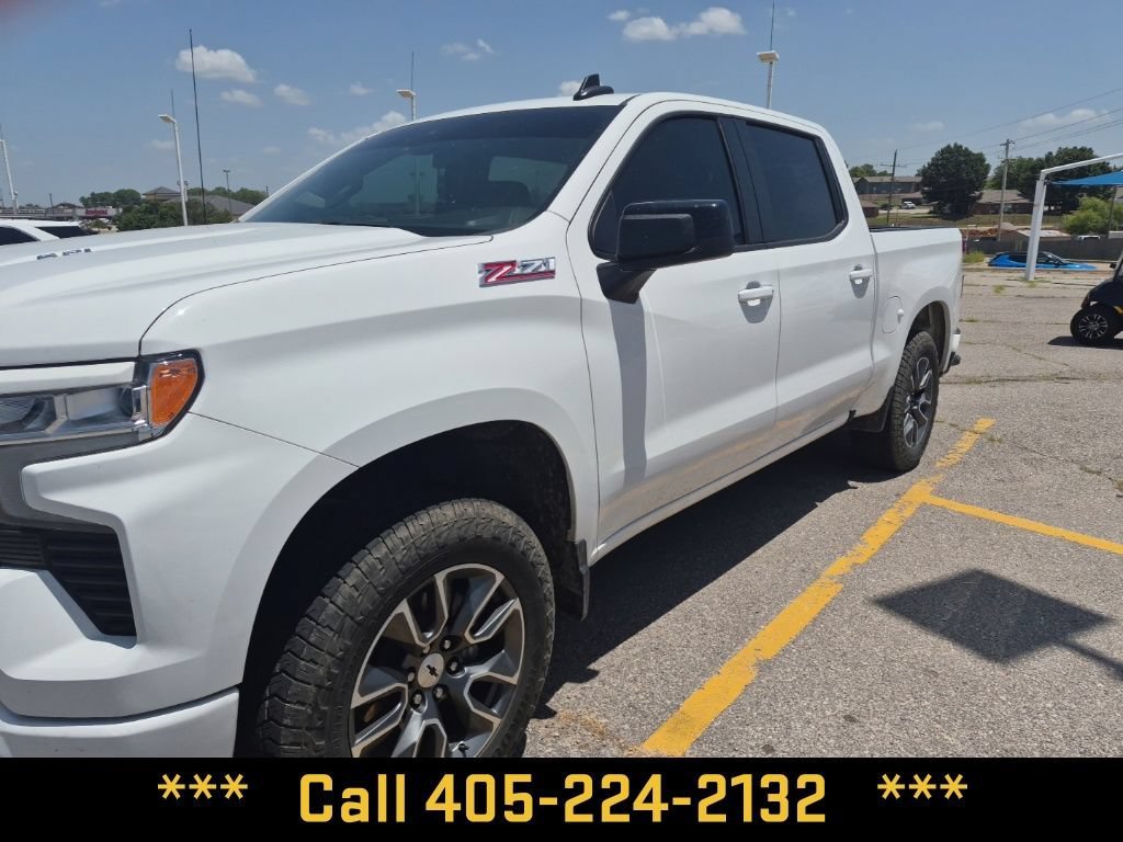Used 2024 Summit White Chevrolet RST image 3