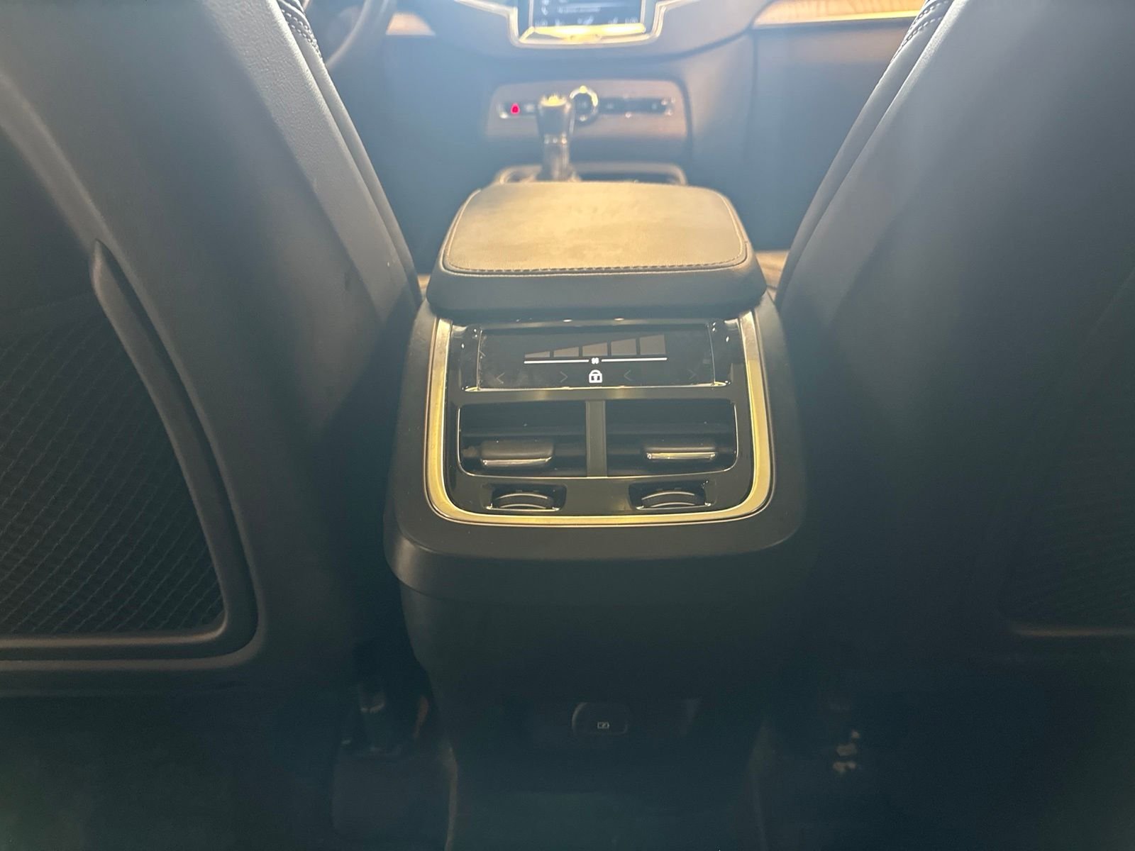 Used 2021  Volvo T6 Inscription image 22