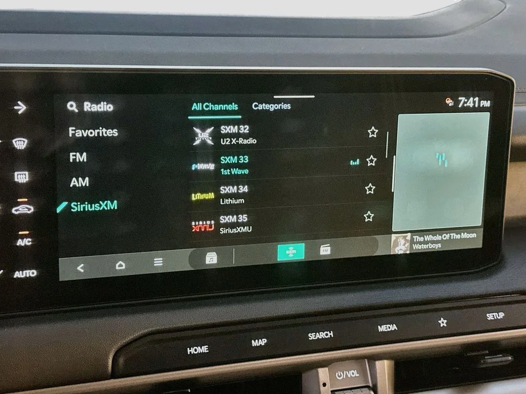 New 2027 Glacial White Pearl Kia EX image 15