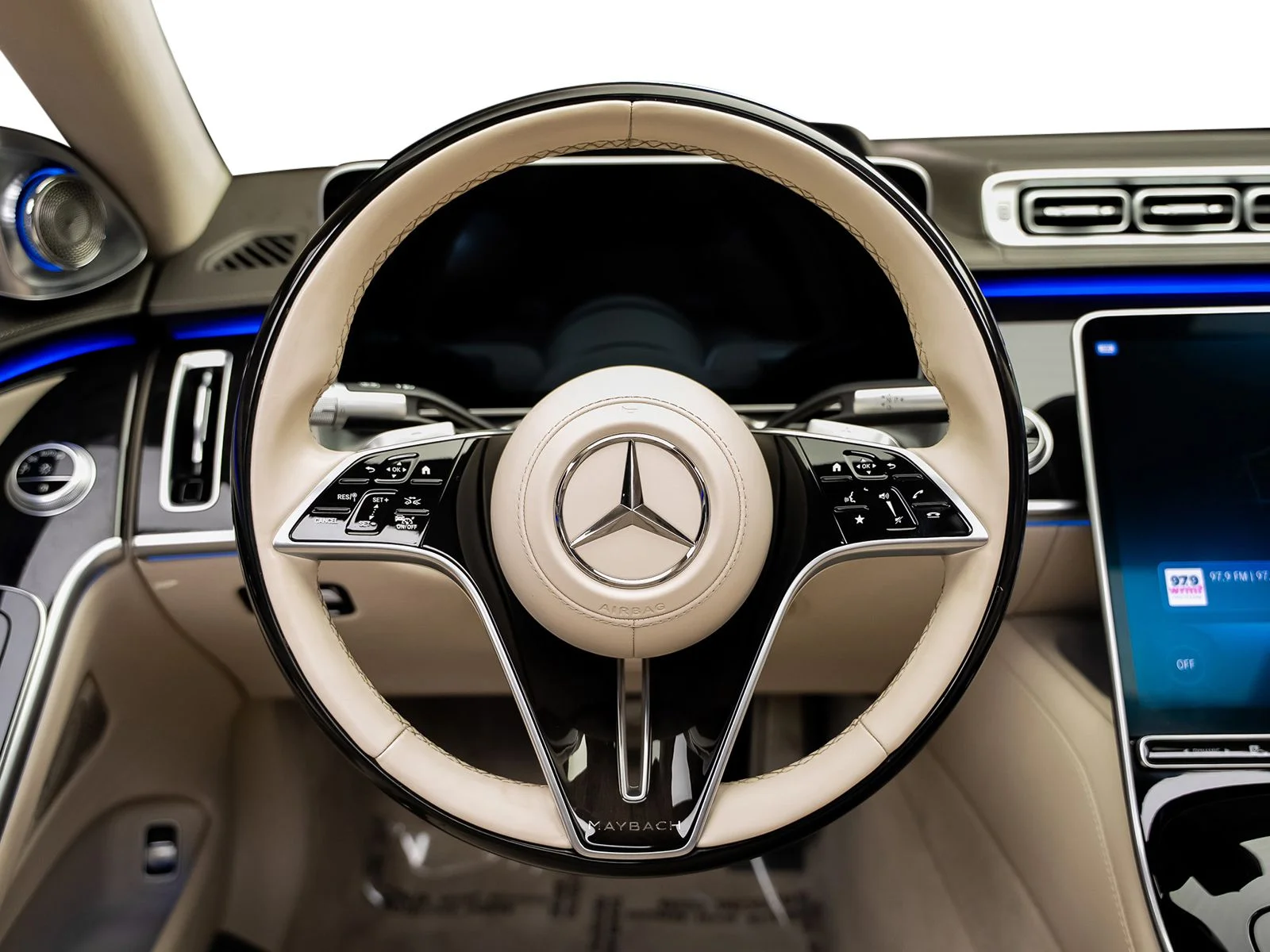 Used 2024 Silver Mercedes-Benz Maybach S 580 image 49
