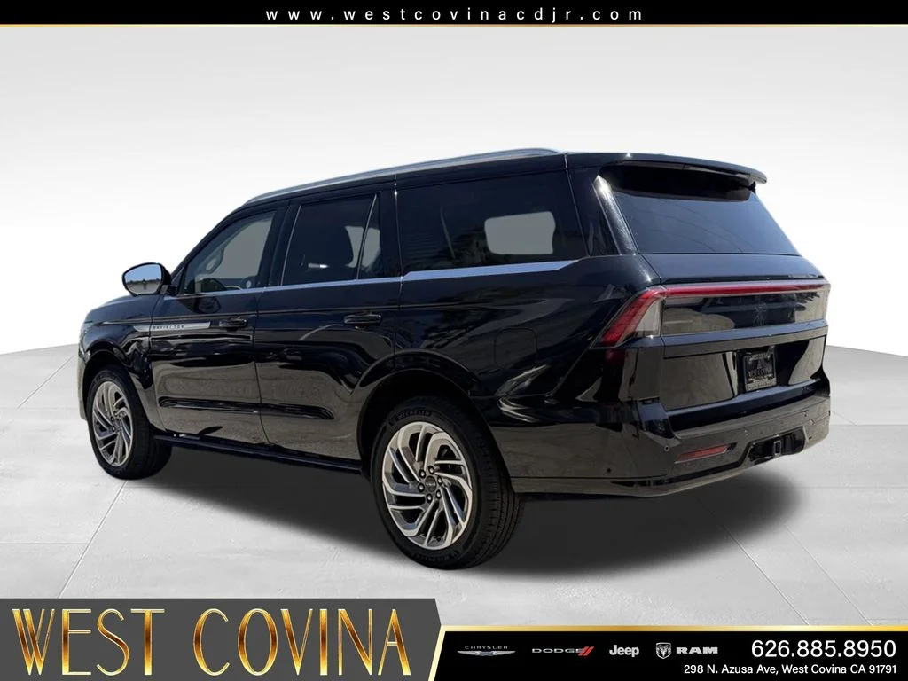 Used 2025 Black Lincoln Reserve image 7