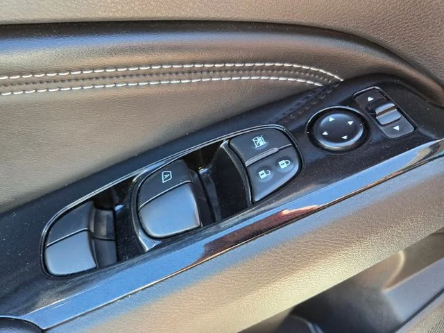 Used 2023 White Nissan 2.5 SL image 38