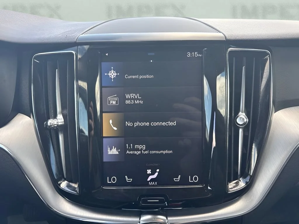 Used 2019  Volvo Momentum image 20