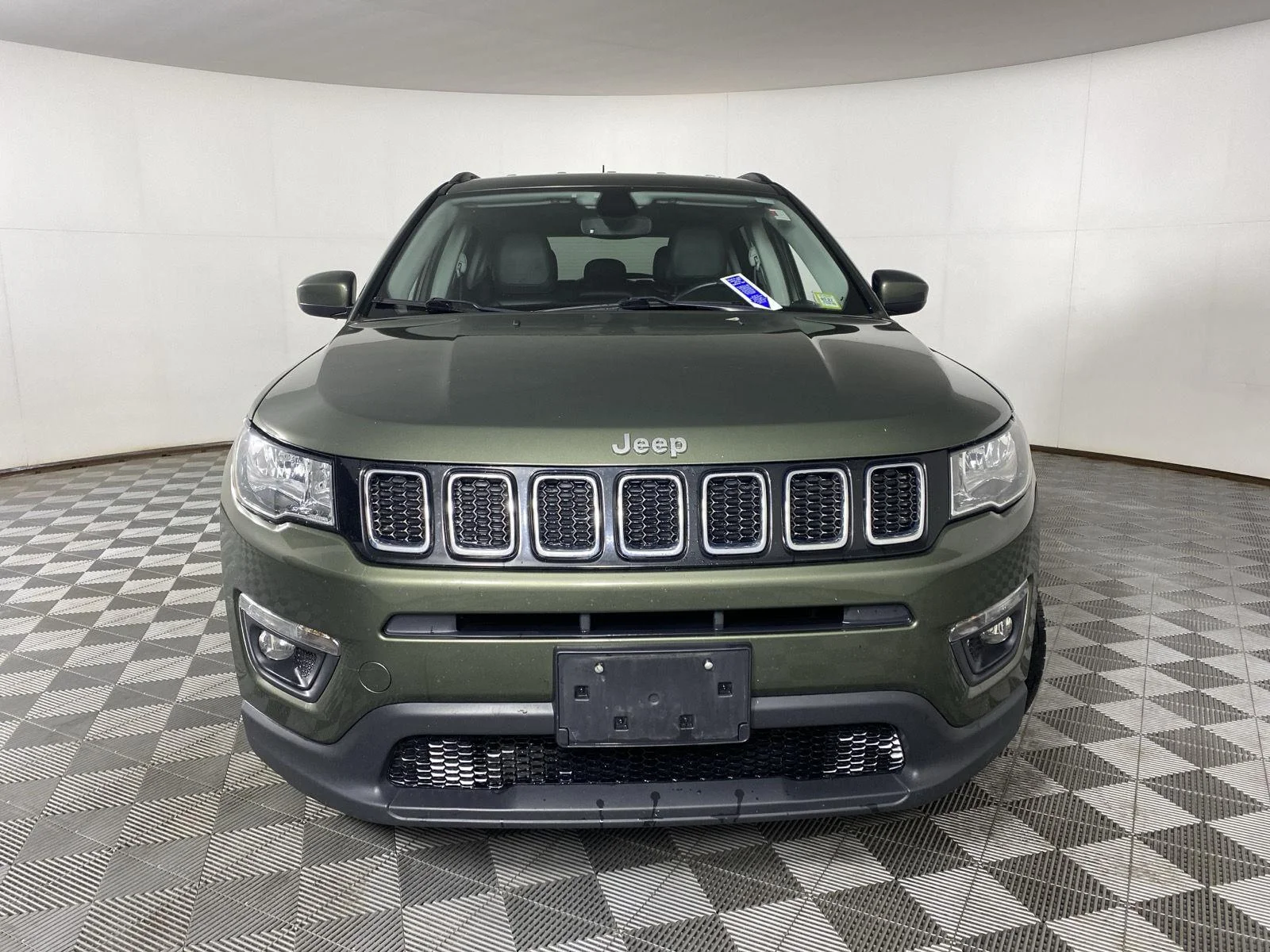 Used 2021 Olive Green Pearlcoat Jeep Latitude image 12