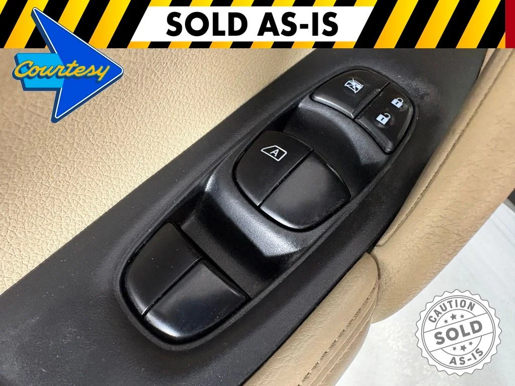 Used 2015 Red Nissan S image 20