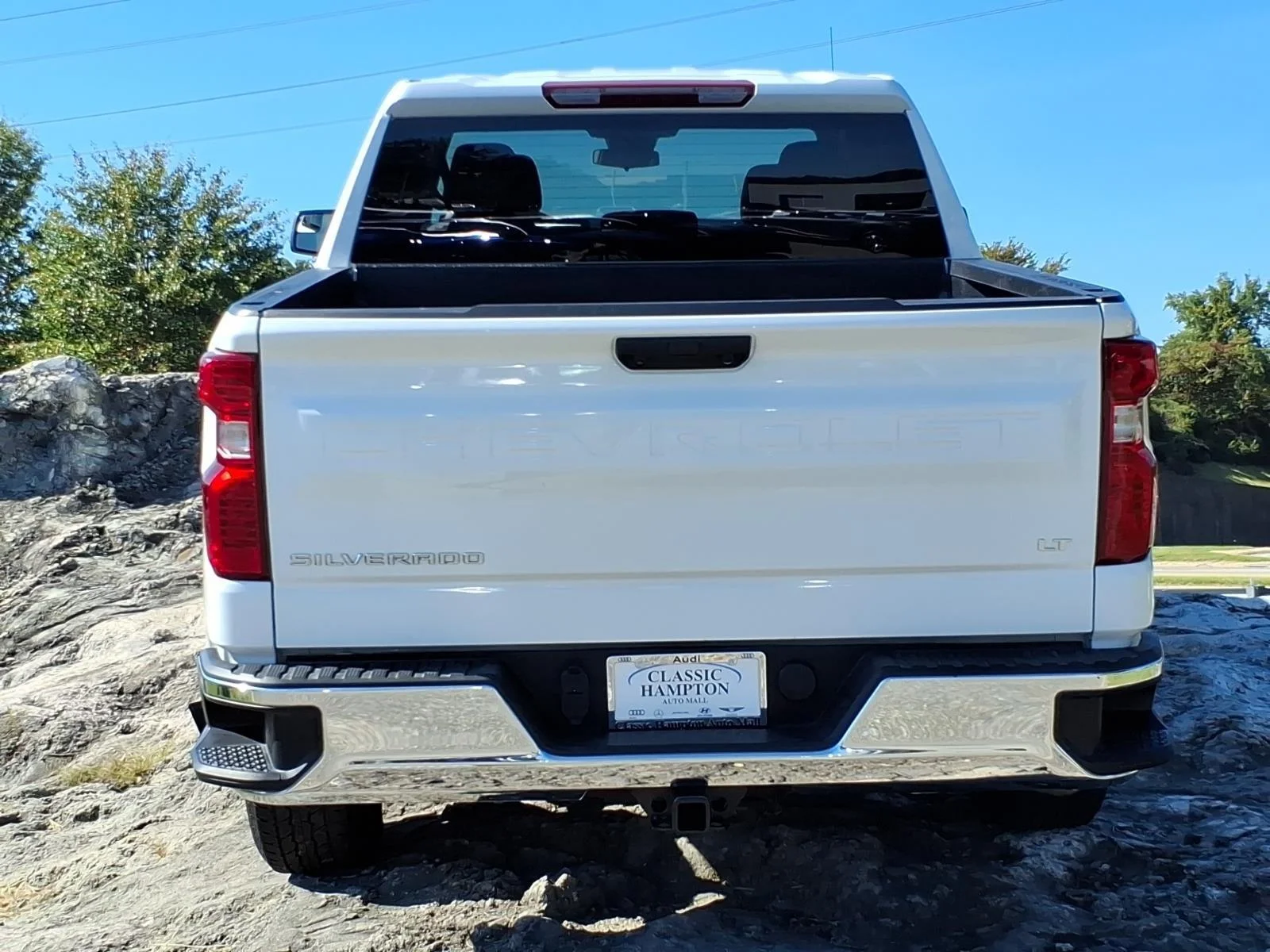 Used 2026 Summit White Chevrolet LT image 9