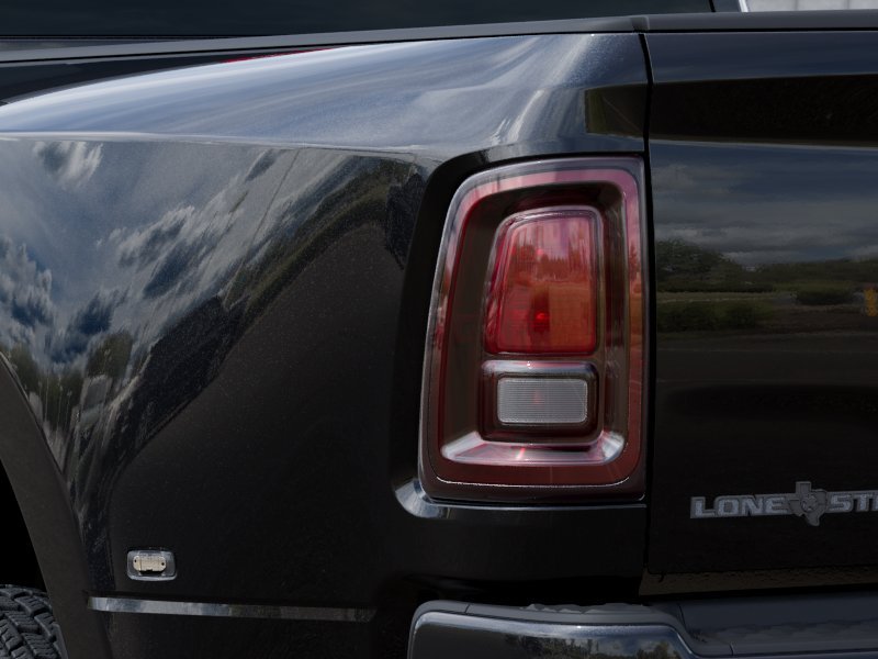 New 2027 Diamond Black Crystal Pearl-Coat Exterior Paint RAM LONE STAR image 5