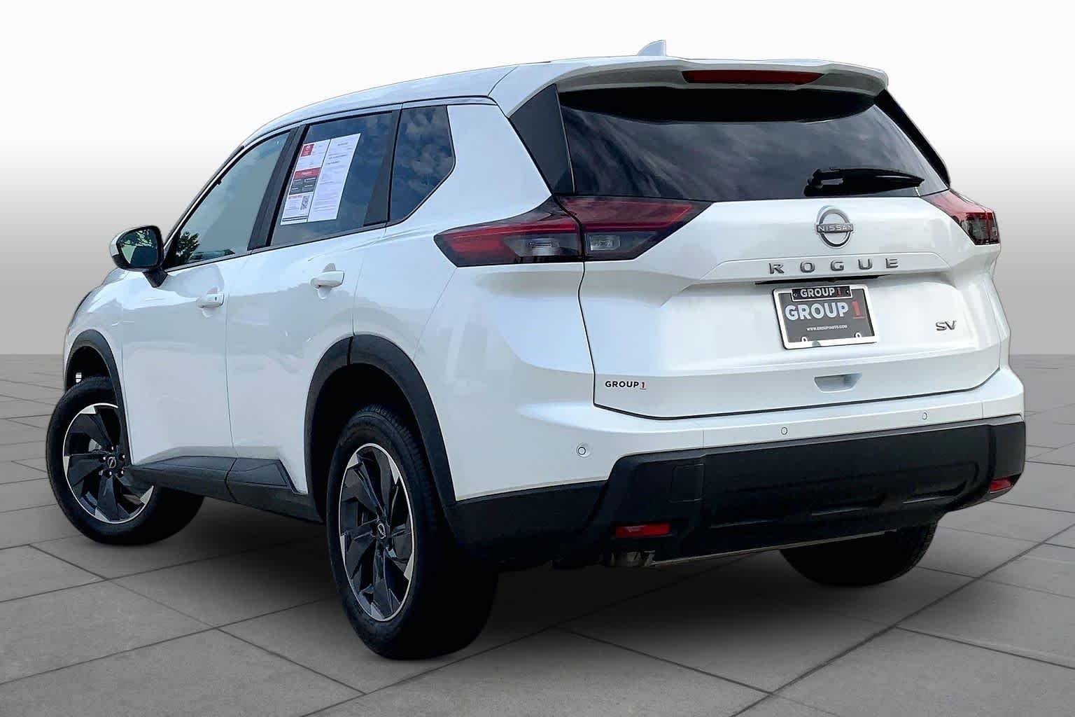 Used 2024 Everest White Pearl Nissan SV image 12