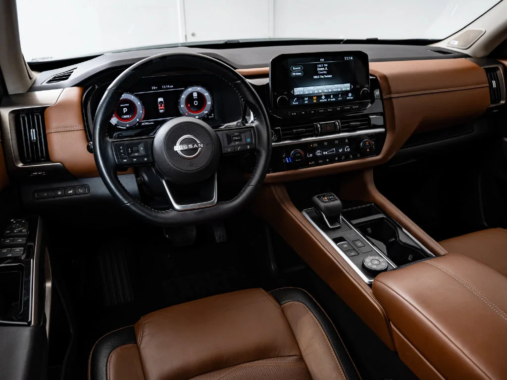 Used 2023 Obsidian Green Pearl Nissan Platinum image 4