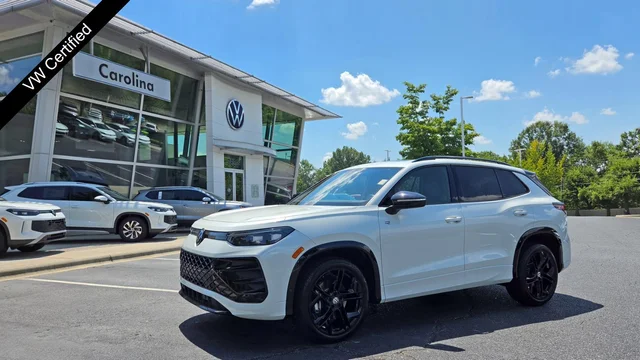 2025 Volkswagen Tiguan SE R-Line Black
