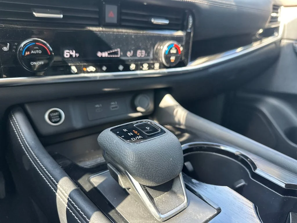 Used 2023 White Nissan SL image 31