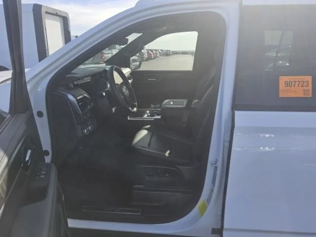Used 2025 White GMC AT4 image 5
