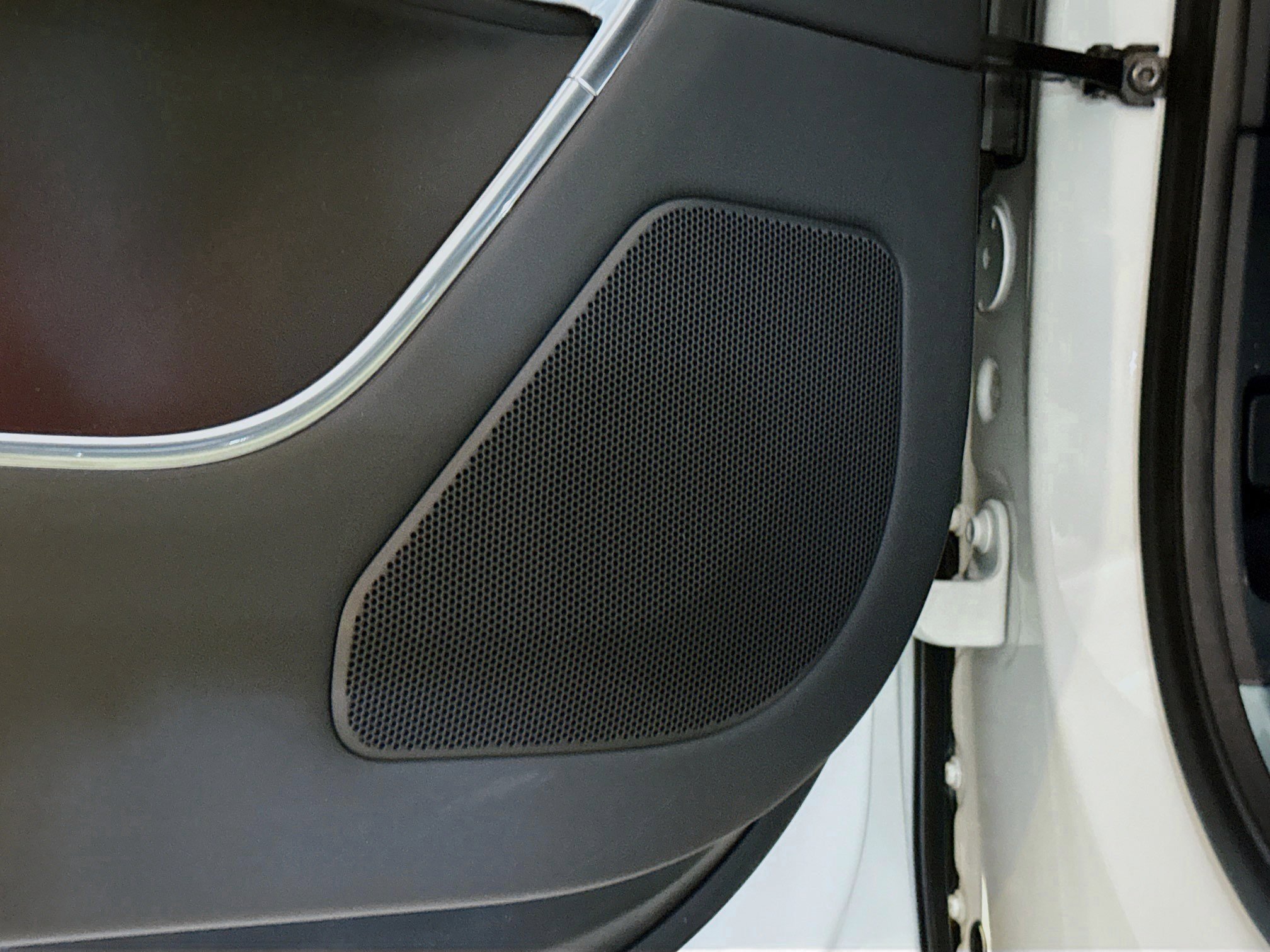 New 2026 Fuji White Land Rover SE image 23