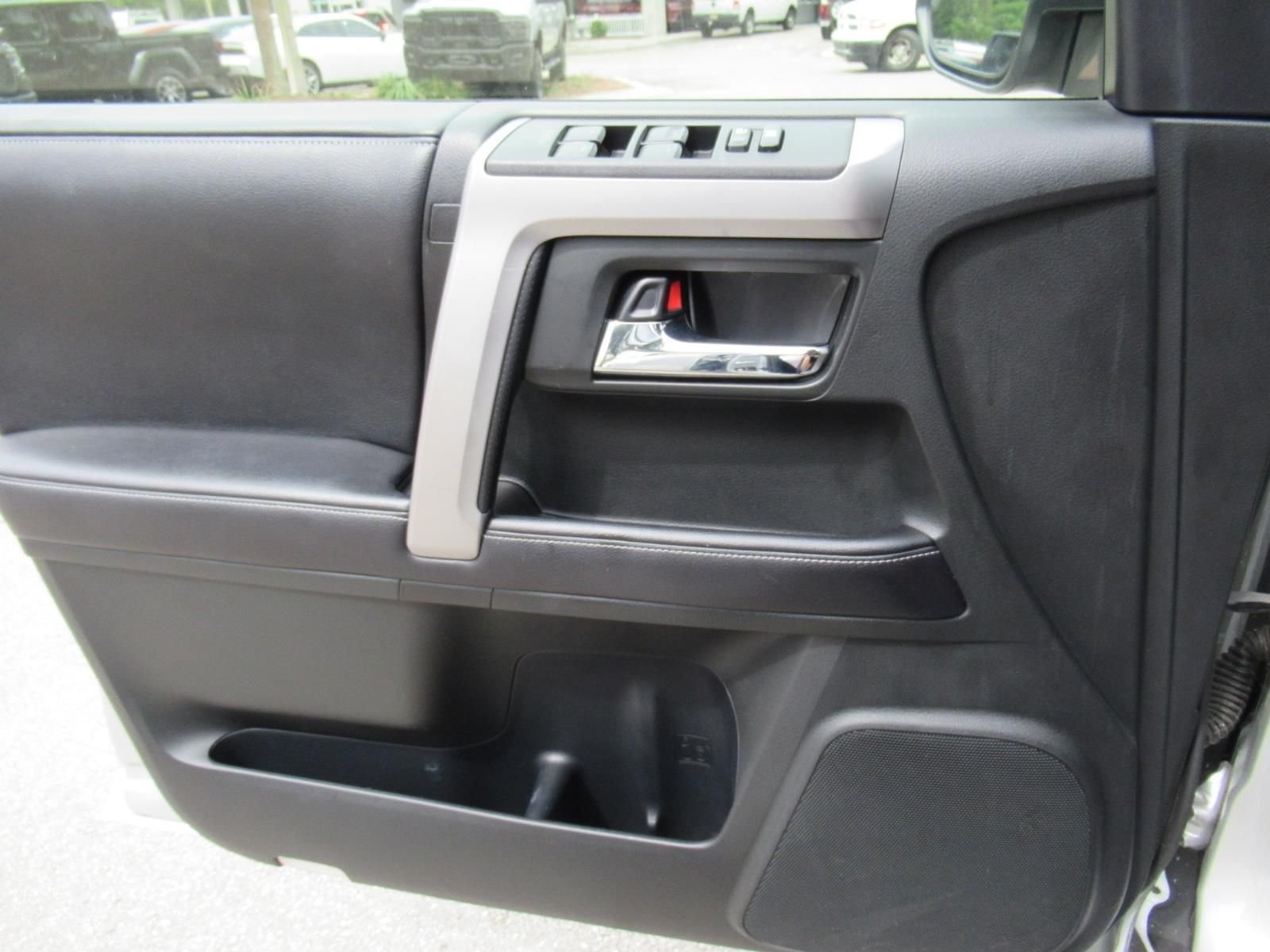 Used 2018 Silver Toyota SR5 image 20