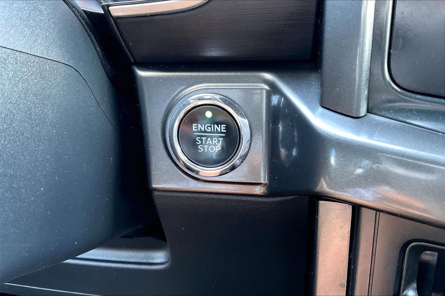 Used 2023 Atlas Blue Metallic Ford XLT image 32
