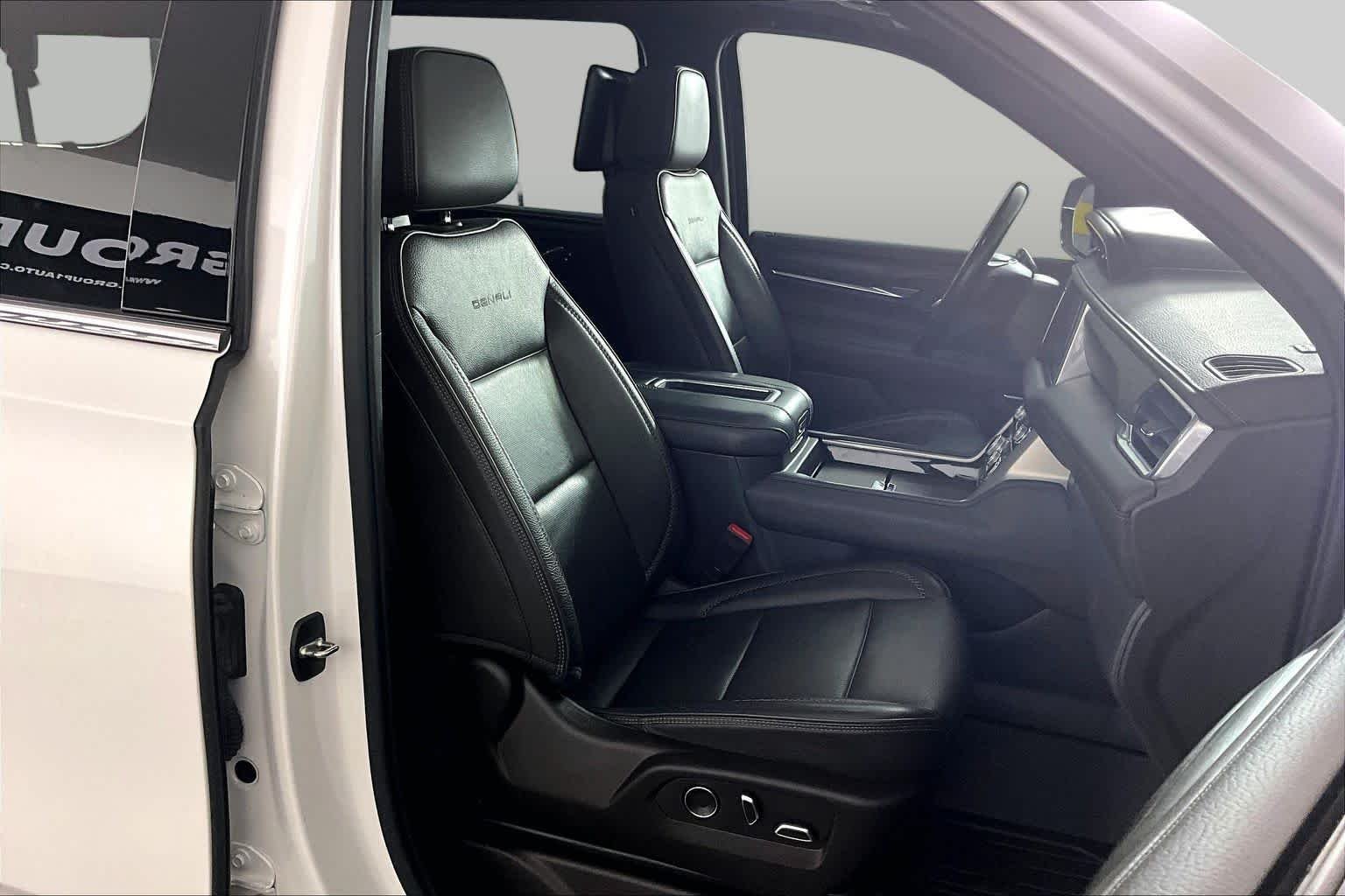 Used 2021 WHITE FROST TRICOAT GMC Denali image 9