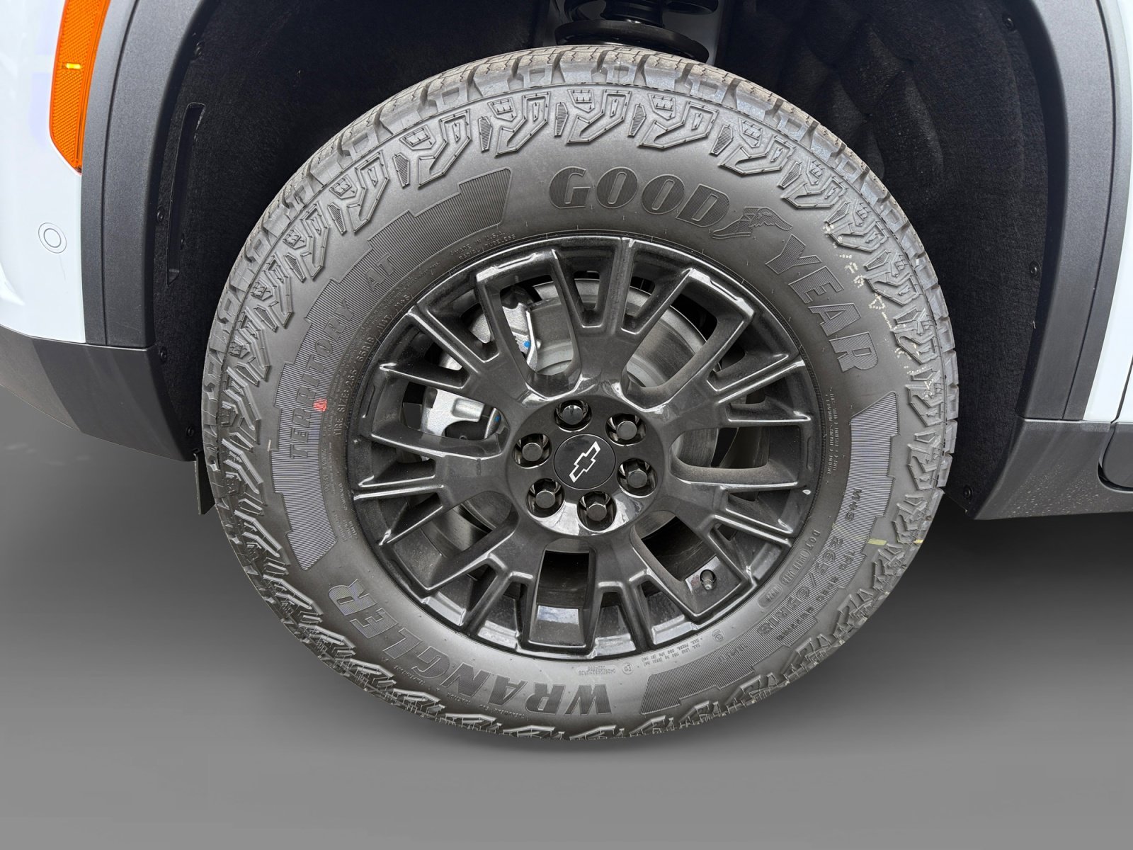 New 2026 Polar White Tricoat Chevrolet AWD Z71 image 9