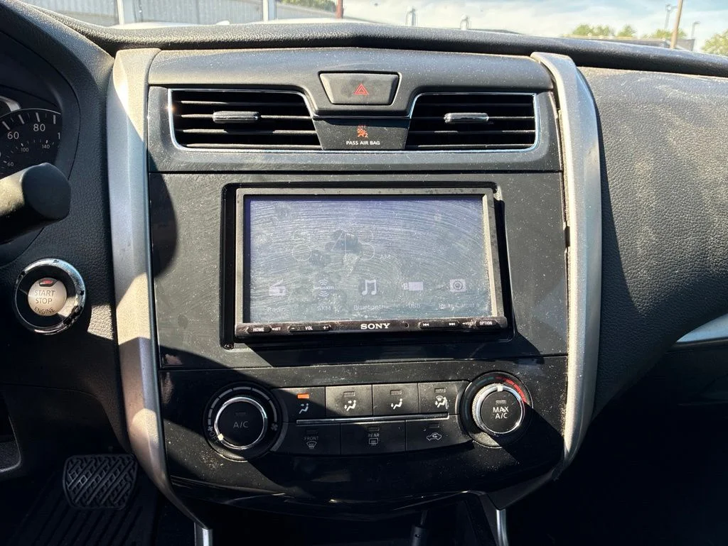 Used 2015 Red Nissan 2.5 S image 14