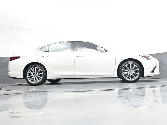 Used 2021 White Lexus 350 image 32