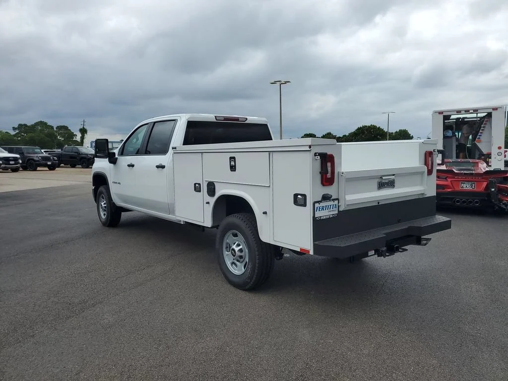 New 2026 Summit White Chevrolet WT image 17