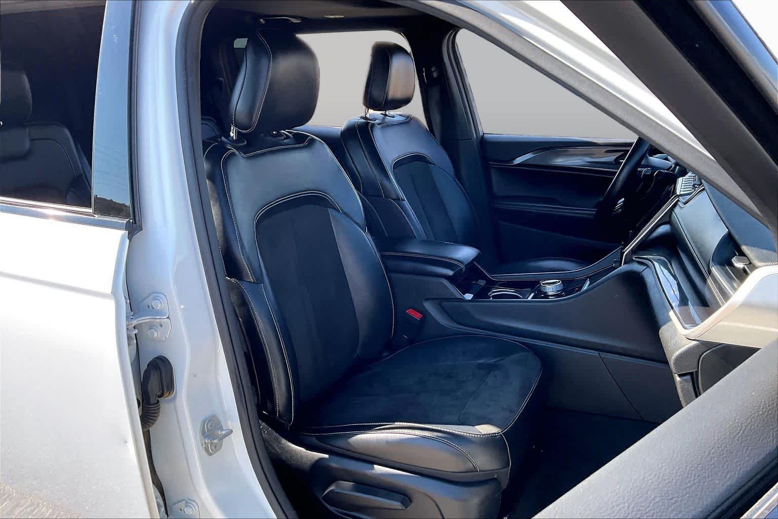 Used 2021 Bright White Clearcoat Jeep Altitude image 9