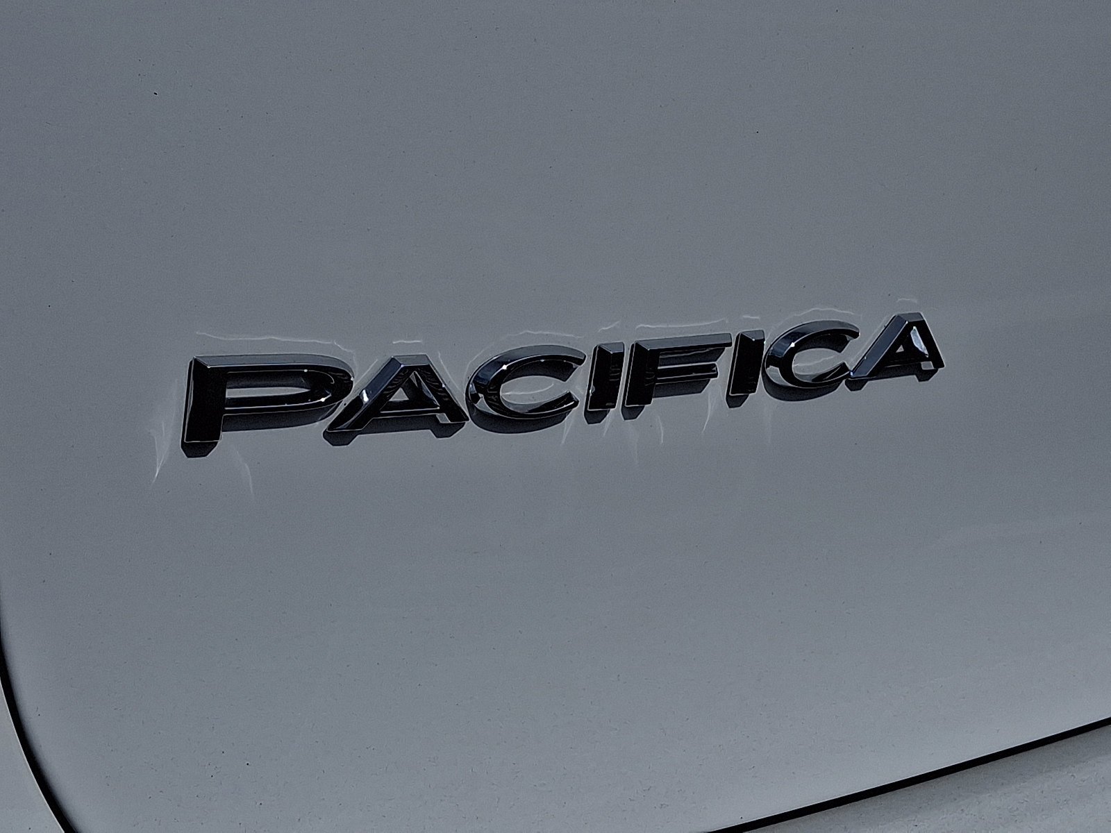 Used 2025 Bright White Clearcoat Chrysler Hybrid Select image 30