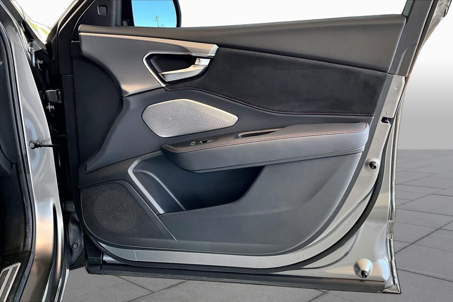 Used 2025 Liquid Carbon Metallic Acura w/A-Spec Advance Package image 24
