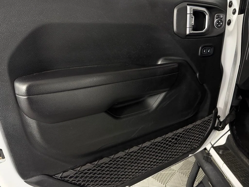 Used 2021 White Jeep Unlimited Willys image 22