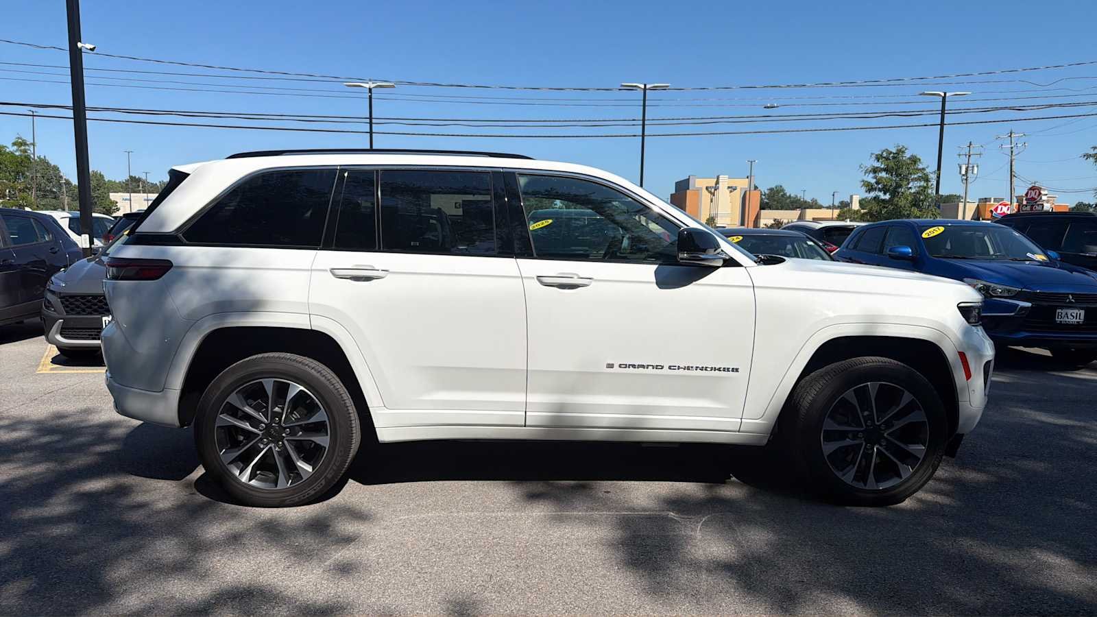 Used 2023 Bright White Clearcoat Jeep Overland image 8
