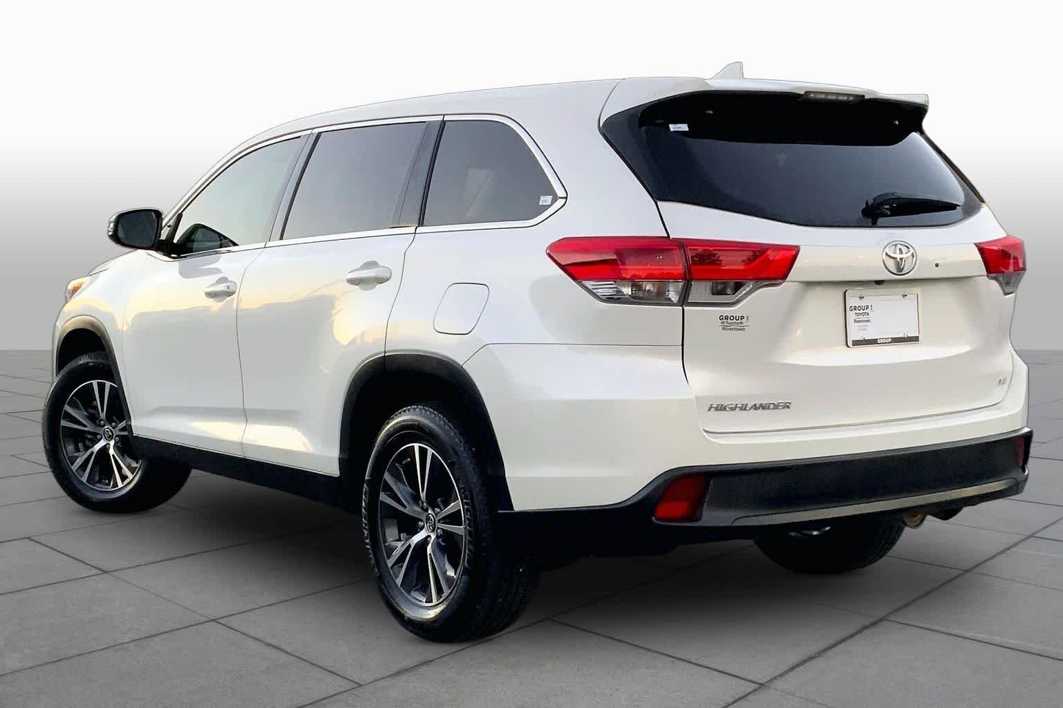 Used 2019 Blizzard Pearl Toyota LE Plus image 11