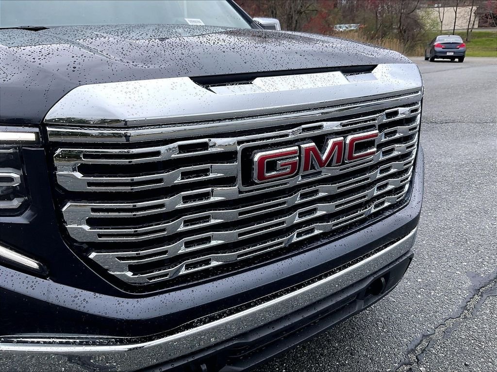 Used 2025 Silver GMC SLT image 30
