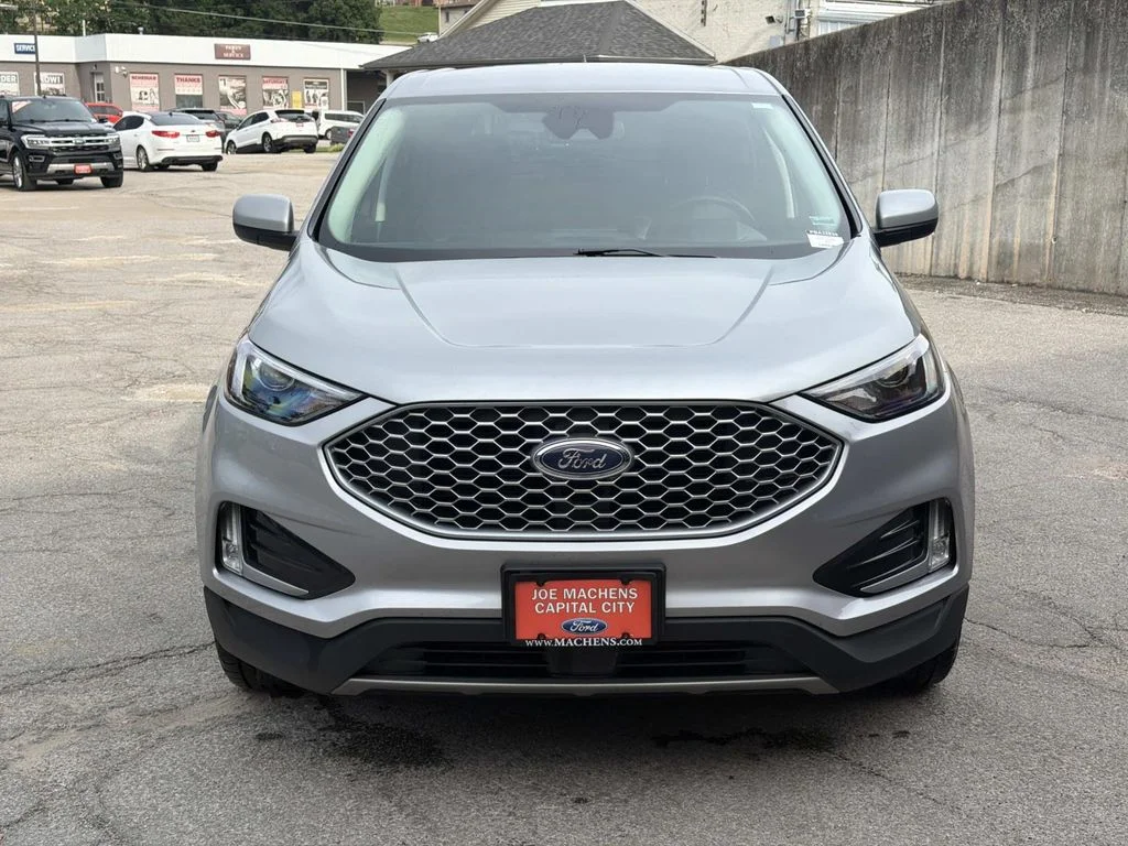 Used 2023 Silver Ford SEL image 10