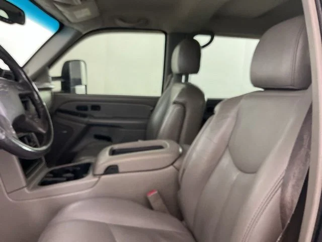 Used 2006 Silver Chevrolet Work Truck image 12