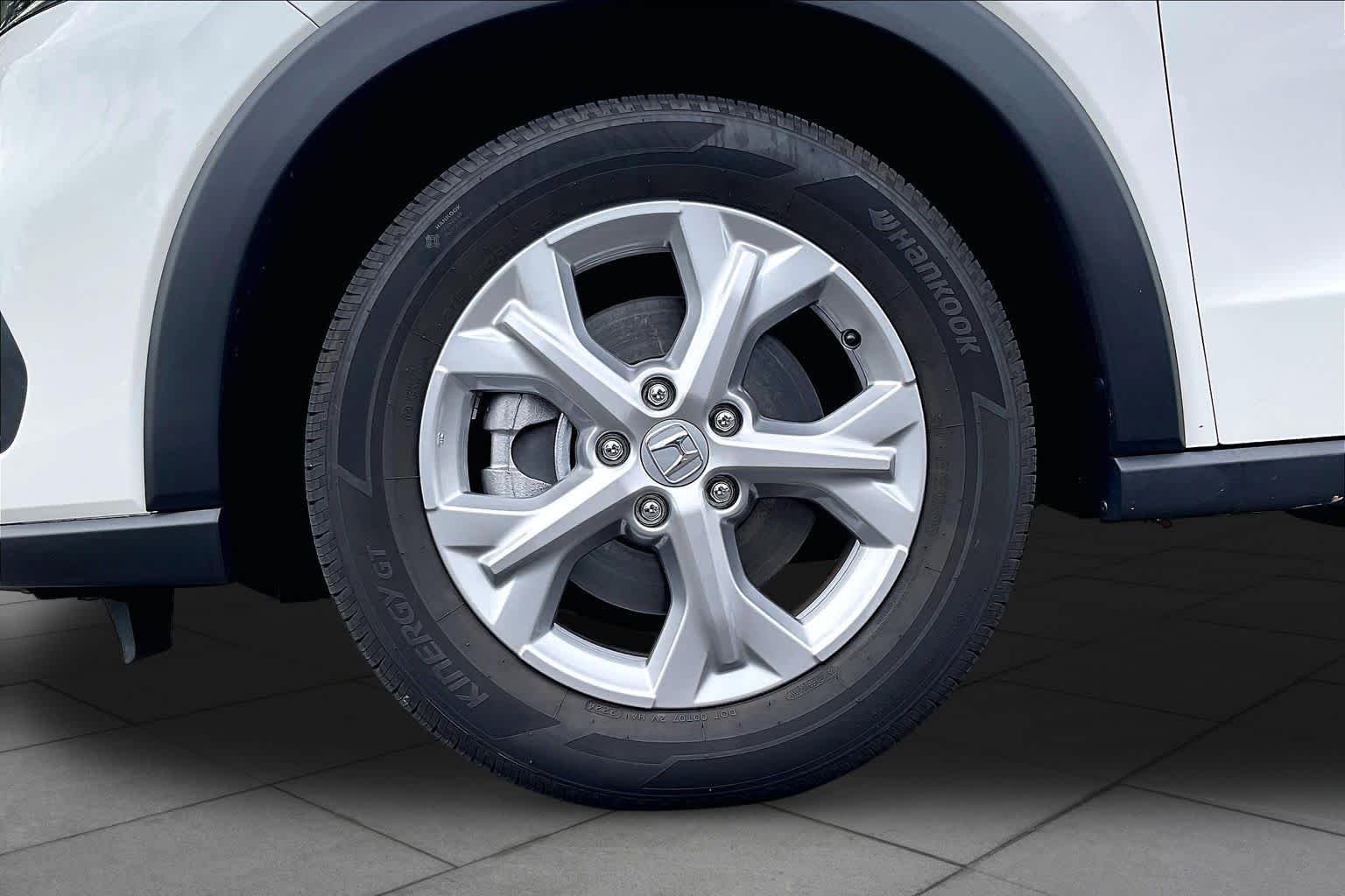 Used 2025 Platinum White Pearl Honda LX image 9