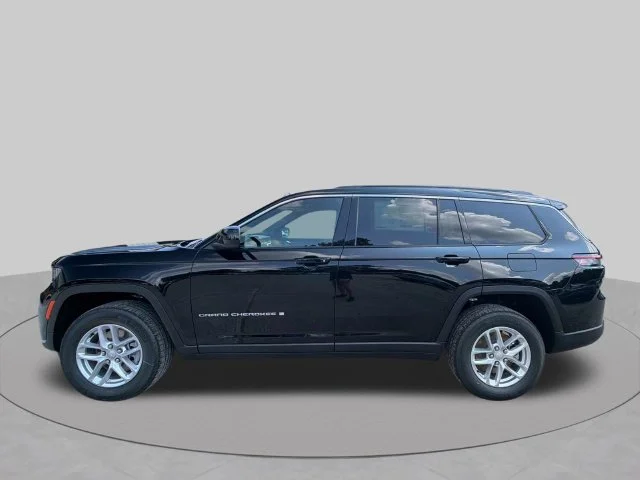 New 2026 Diamond Black Crystal Pearl-Coat Exterior Paint Jeep Laredo X image 7