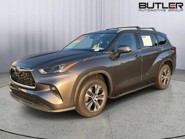 Pre-Owned 2022 Toyota Highlander XLE
