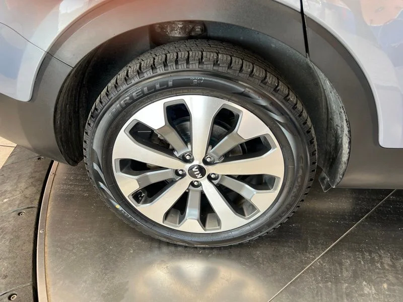 Used 2020 Silver Kia S image 9