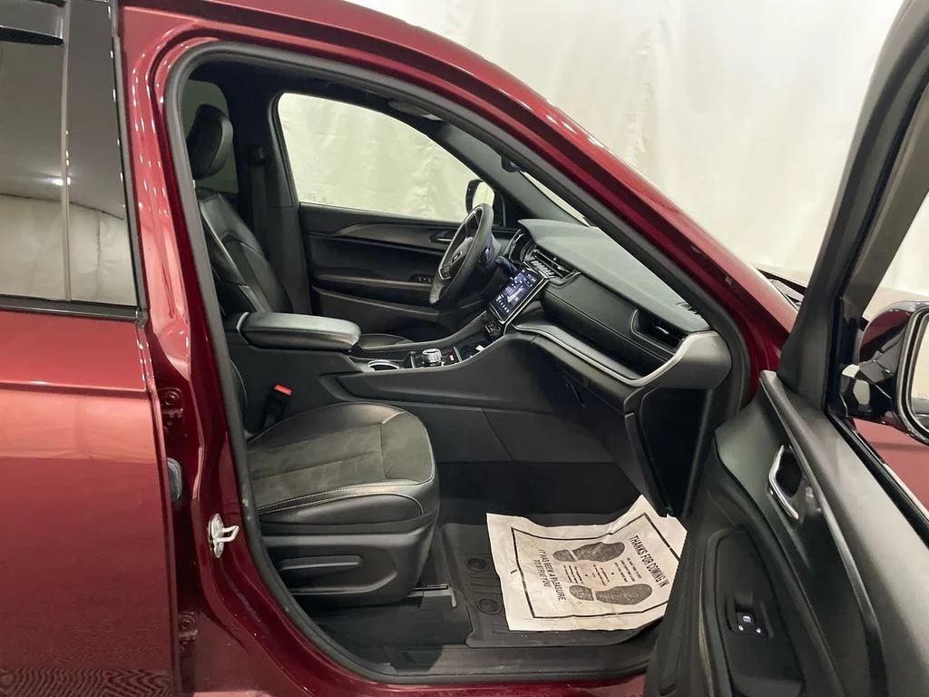 Used 2024 Velvet Red Pearlcoat Jeep Altitude X image 26