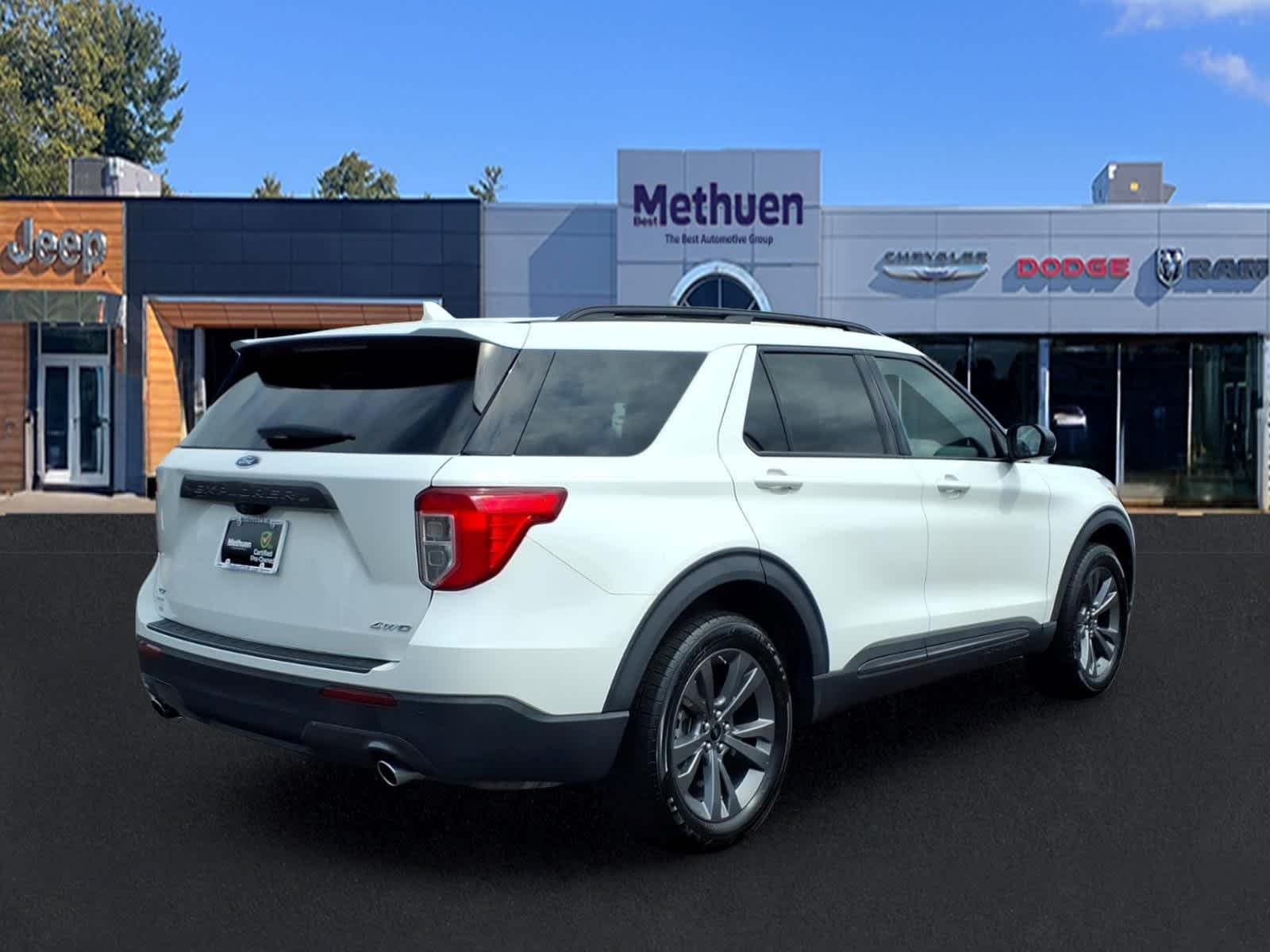 Used 2021 Star White Metallic Tri-Coat Ford XLT image 4