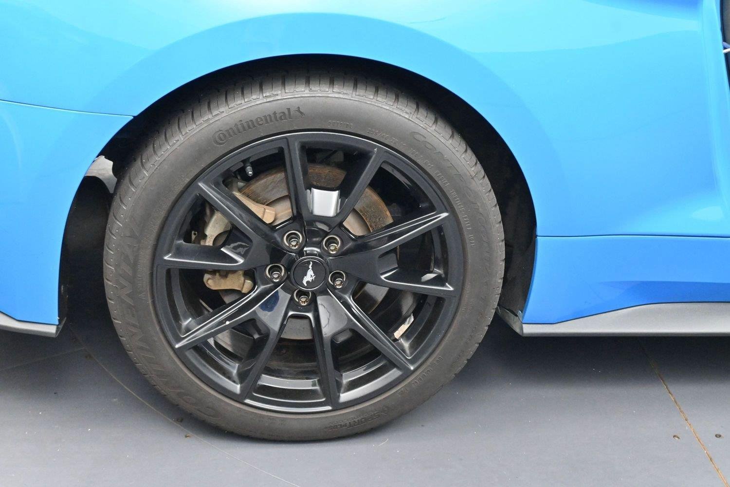 Used 2017 Grabber Blue Ford GT Premium image 32
