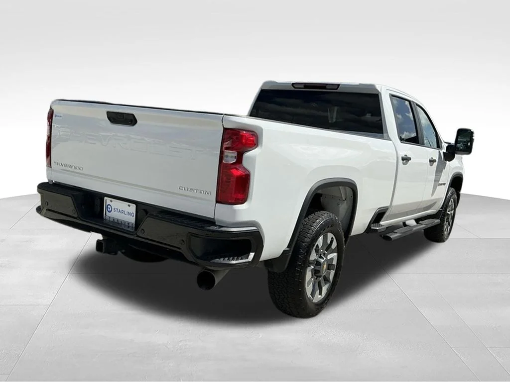 Used 2025 White Chevrolet Custom image 10