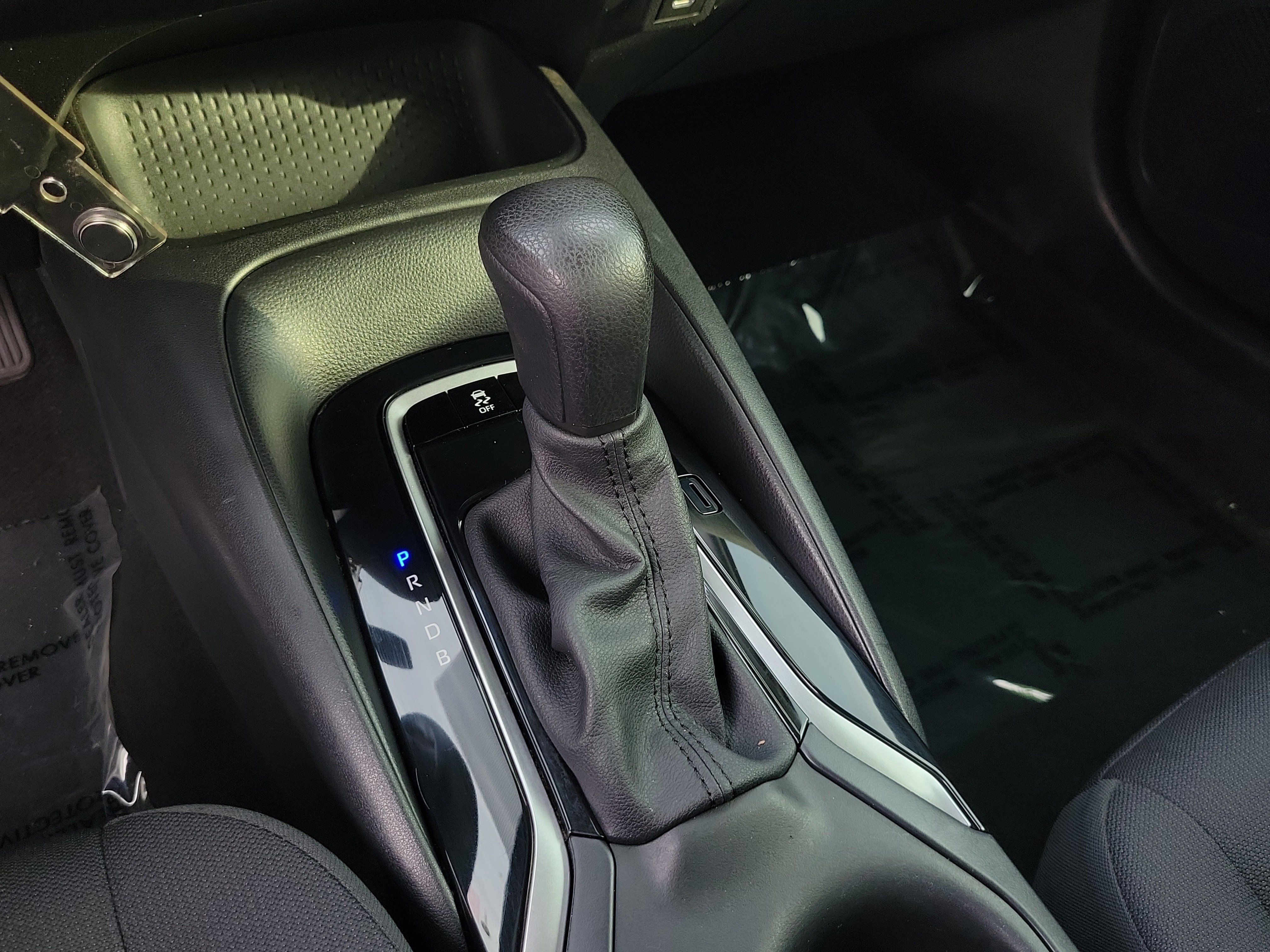 Used 2024 Ice Toyota LE image 19