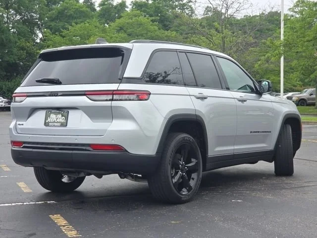 Used 2024 Silver Zynith Jeep Altitude X image 23