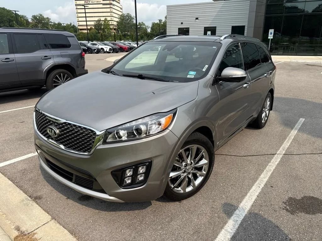 Used 2018 Titanium Silver Kia SX Limited V6 image 2
