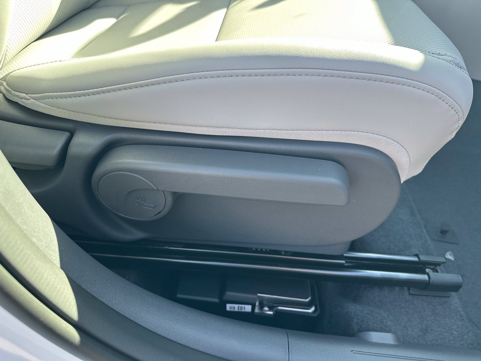 New 2027 White Hyundai SEL Premium AWD image 24