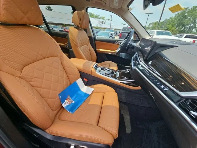 Used 2025 Red BMW xDrive40i image 31