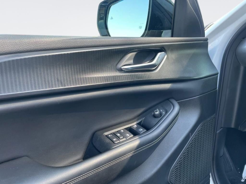 Used 2024 White Jeep Altitude image 16
