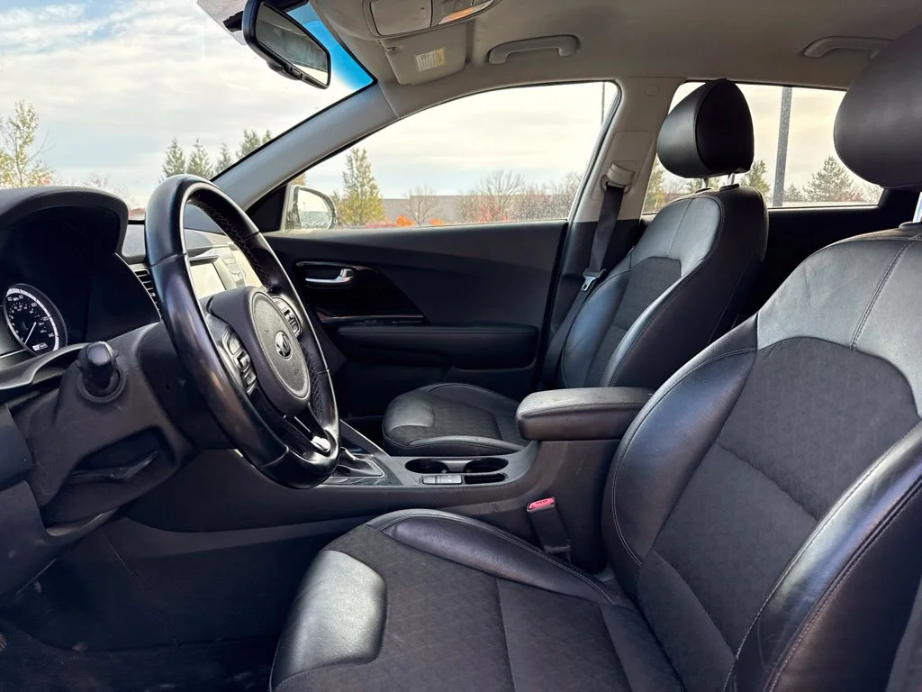 Used 2019 Silky Silver Kia EX image 9