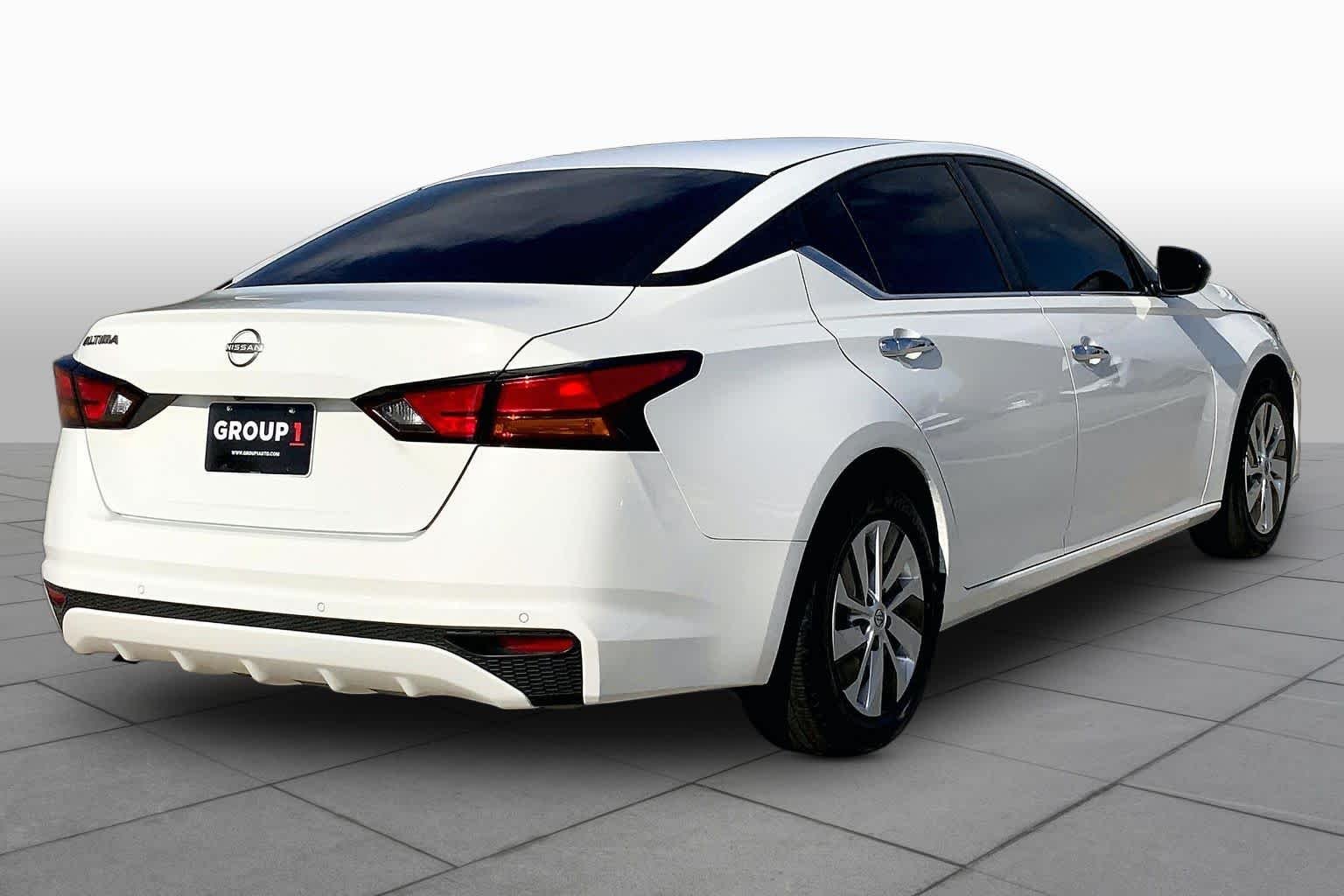 Used 2024 Glacier White Nissan 2.5 S image 13